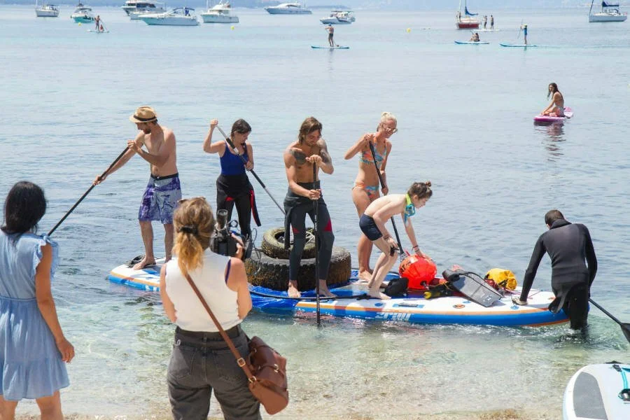 Ramassage de déchets en paddle
