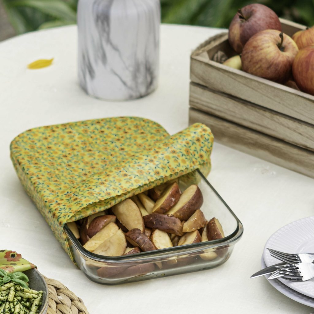 Bee wrap size L "Field Flowers" collection by L'abeille qui emballe covering a large rectangular dish