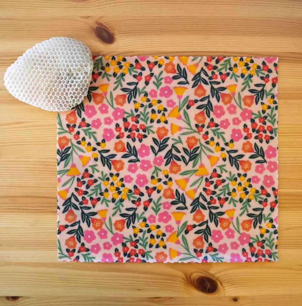 bee wrap taille Small - Fleurs rouge, rose et orange - L'abeille qui emballe