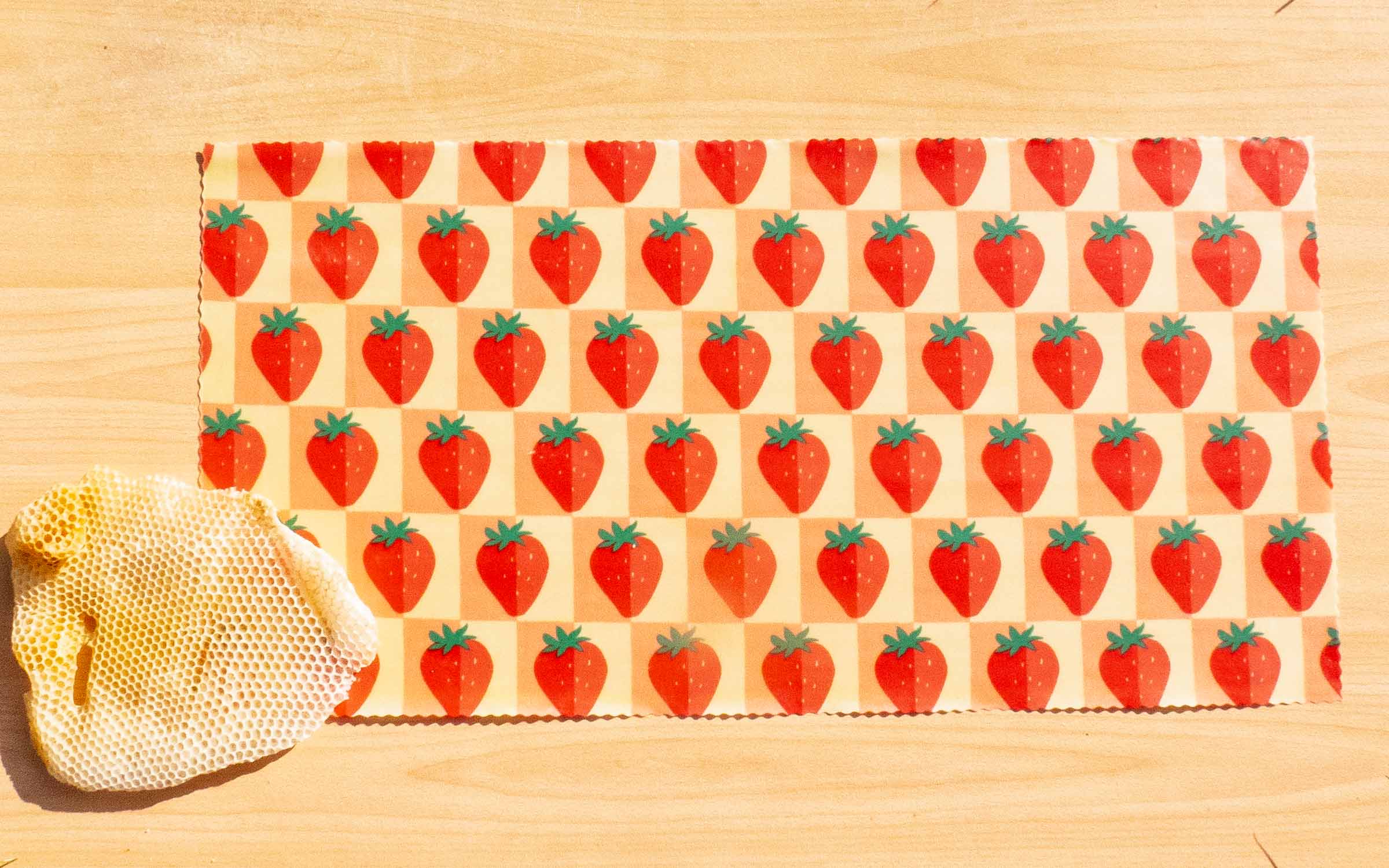 Bee wrap baguette (XL) - Fraises - L'abeille qui emballe