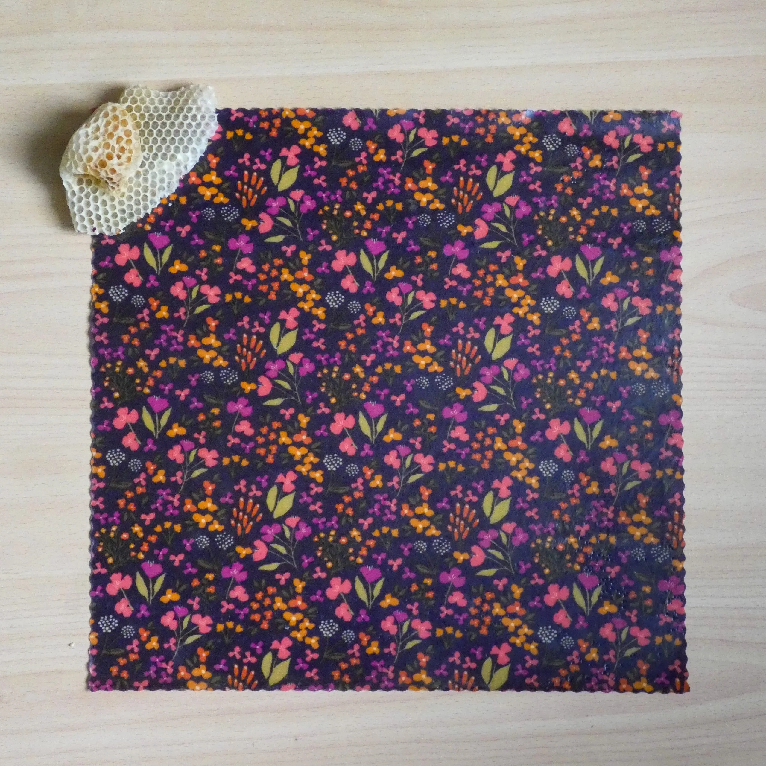 bee wrap taille Large - Fleurs - L'abeille qui emballe