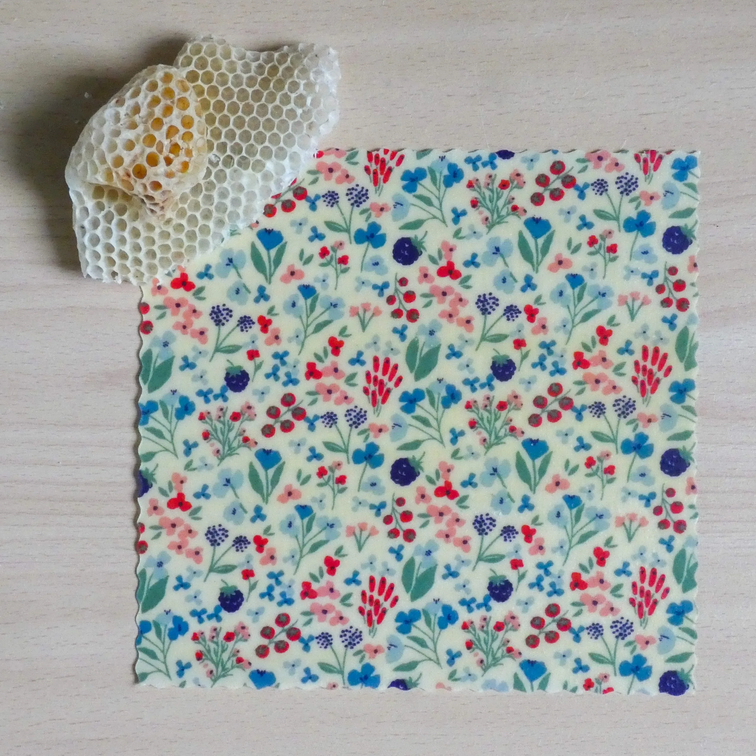 bee wrap taille Small - Fleurs - L'abeille qui emballe